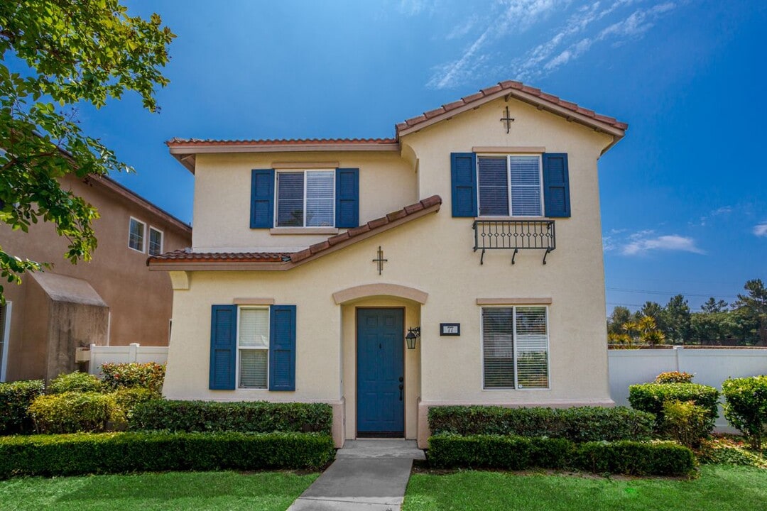 77 St James in Irvine, CA - Building Photo