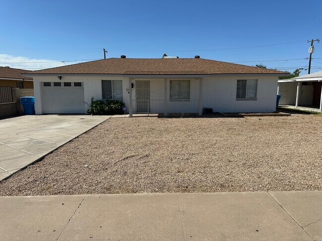 property at 1917 W Clarendon Ave