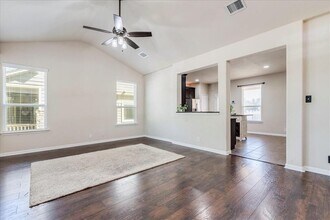 711 Heritage Springs Trail in Round Rock, TX - Building Photo - Building Photo