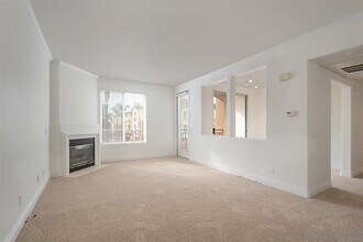 12368 Carmel Country Rd in San Diego, CA - Building Photo - Building Photo