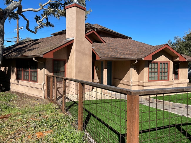 870 Congress Ave in Pacific Grove, CA - Building Photo - Building Photo