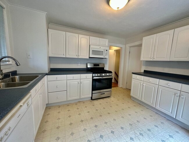 65 Walnut St in Belmont, MA - Building Photo - Building Photo