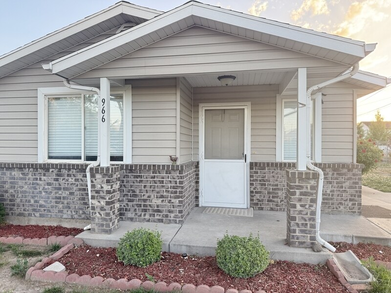 966 Glendale St W in Salt Lake City, UT - Building Photo
