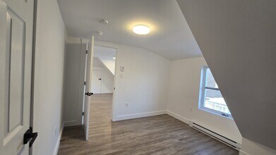 87 Weldon St in Moncton, NB - Building Photo - Building Photo