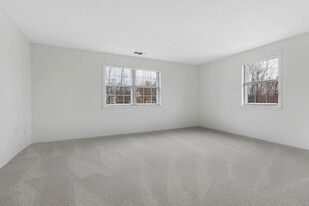 1 Marlboro Rd, Unit 2Br in Woburn, MA - Building Photo - Building Photo