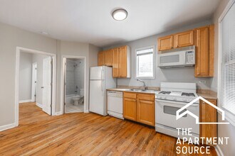 1512 W Erie St in Chicago, IL - Foto de edificio - Building Photo