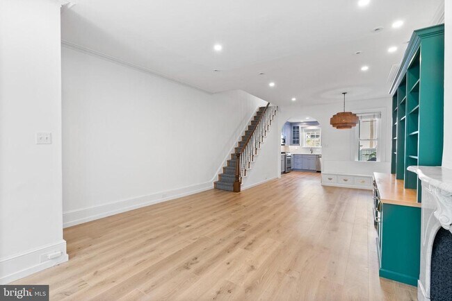 2215 Pine St in Philadelphia, PA - Building Photo - Building Photo