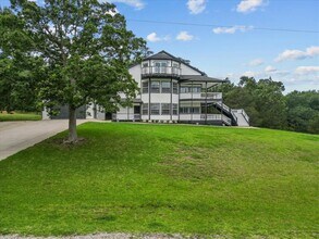 401 Paradise Dr in Coldspring, TX - Building Photo - Building Photo
