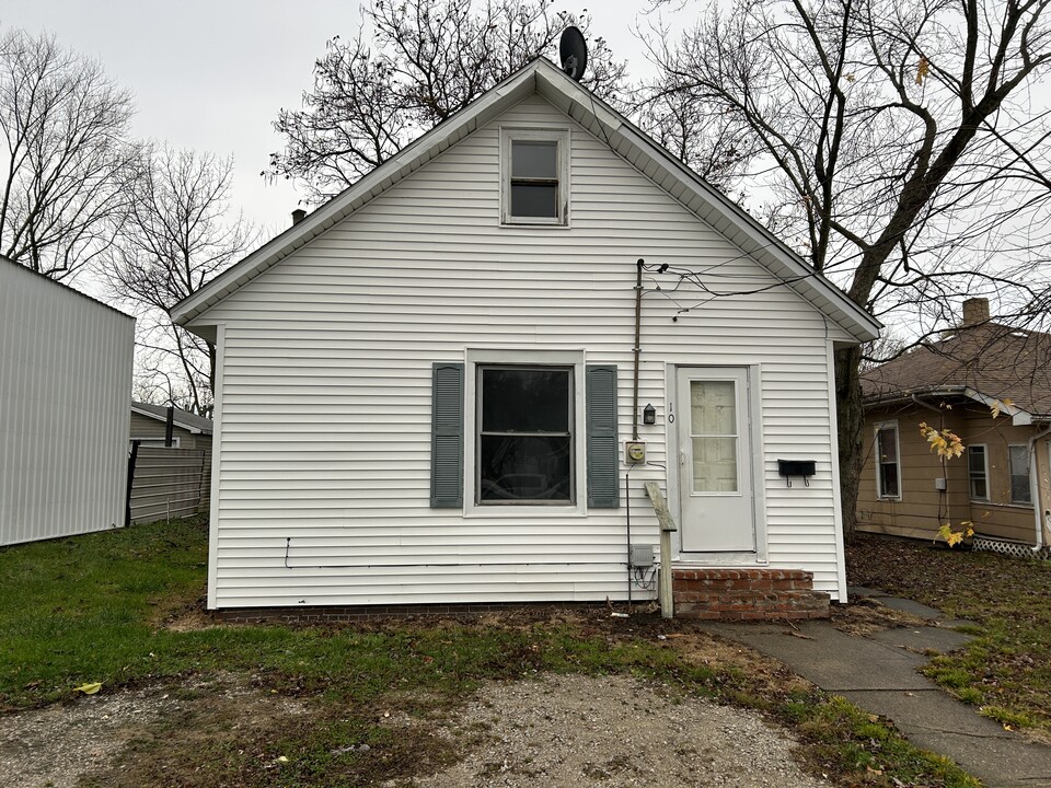 10 S 1st St in Danville, IL - Foto de edificio