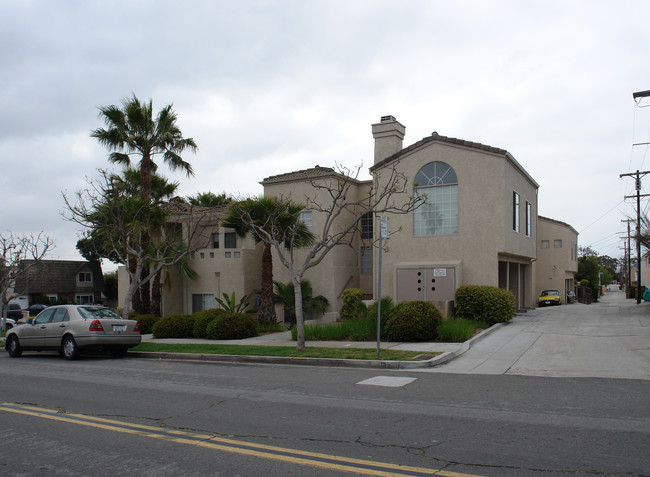 4076-4082 Promontory St in San Diego, CA - Foto de edificio - Building Photo