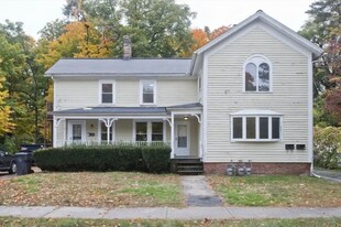 18 Bates St in Westfield, MA - Building Photo