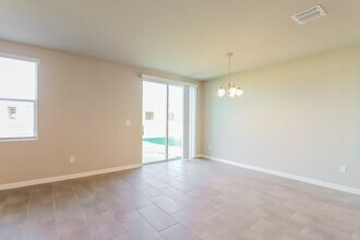 230 Lovely Ct in Plant City, FL - Building Photo - Building Photo