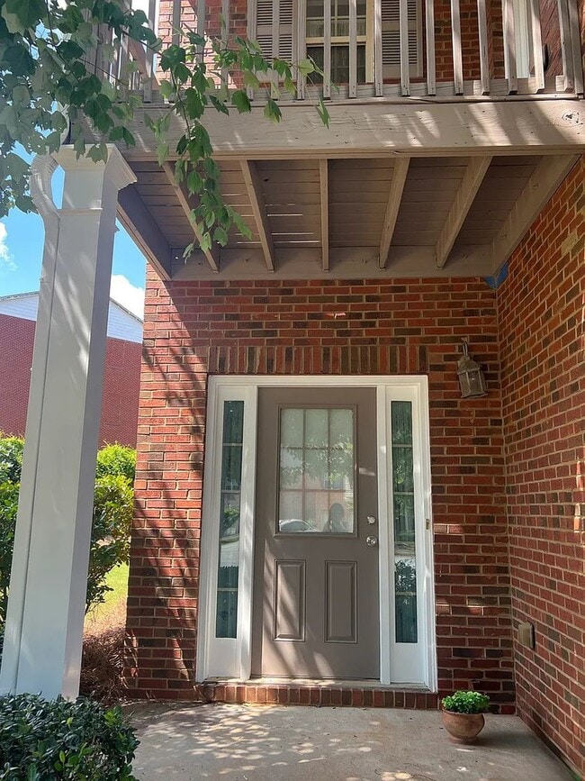 6211 Crestgate Ln in Tucker, GA - Foto de edificio - Building Photo