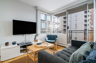 1033 Haro St in Vancouver, BC - Building Photo