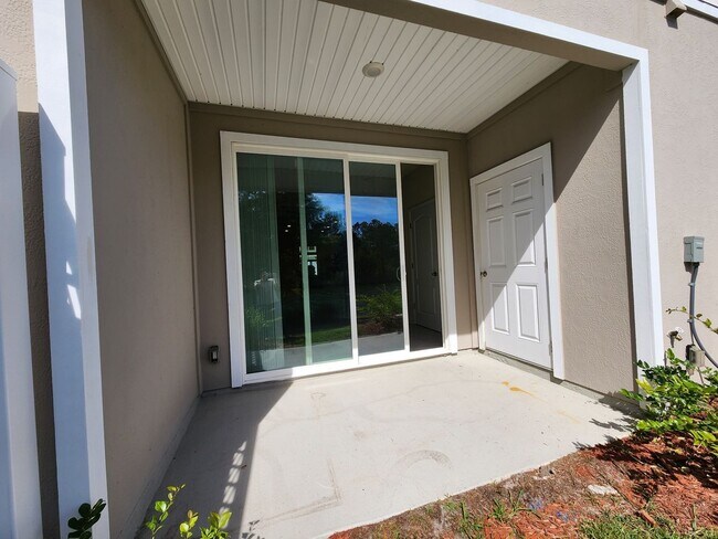 545 Running Wds St in Orange Park, FL - Foto de edificio - Building Photo