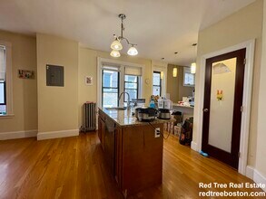 184 St Paul St in Brookline, MA - Building Photo - Building Photo