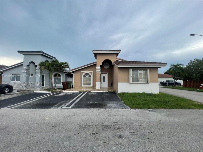 7001 W 35th Ave in Hialeah, FL - Building Photo - Building Photo