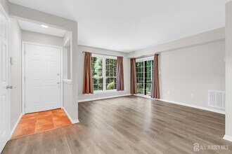 5101 Stonehedge Rd in Edison, NJ - Building Photo - Building Photo