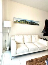 7661 NW 107th Ave in Doral, FL - Foto de edificio - Building Photo