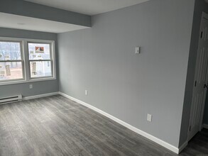 27 Geneva Ave-Unit -2nd floor in Wallingford, CT - Building Photo - Building Photo