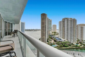 465 Brickell Ave, Unit 1905 in Miami, FL - Foto de edificio - Building Photo