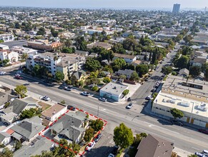 2703-2705 E 7th St in Long Beach, CA - Building Photo - Building Photo