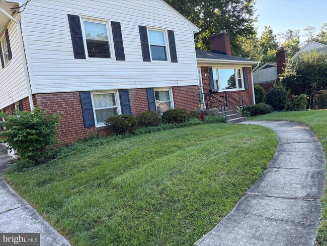 1817 Westmoreland St in McLean, VA - Foto de edificio - Building Photo