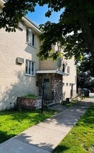 1086 N Northwest Hwy, Unit Garden in Park Ridge, IL - Foto de edificio - Building Photo