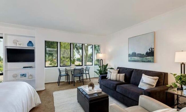 property at 950 N Kings Rd