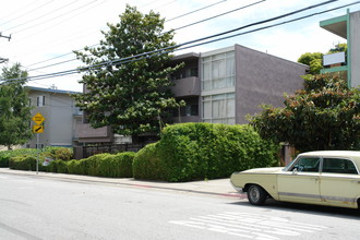 78 E 39th Ave in San Mateo, CA - Foto de edificio - Building Photo