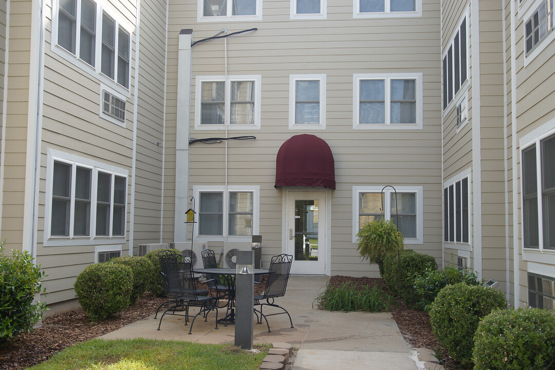 Dogwood Retirement Apartments in Milledgeville, GA - Building Photo