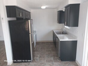 1011 SE Locust St in Dundee, OR - Building Photo - Building Photo