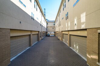 Highland View in Dallas, TX - Foto de edificio - Building Photo