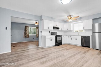 207 Coville Dr in Pemberton Township, NJ - Foto de edificio - Building Photo