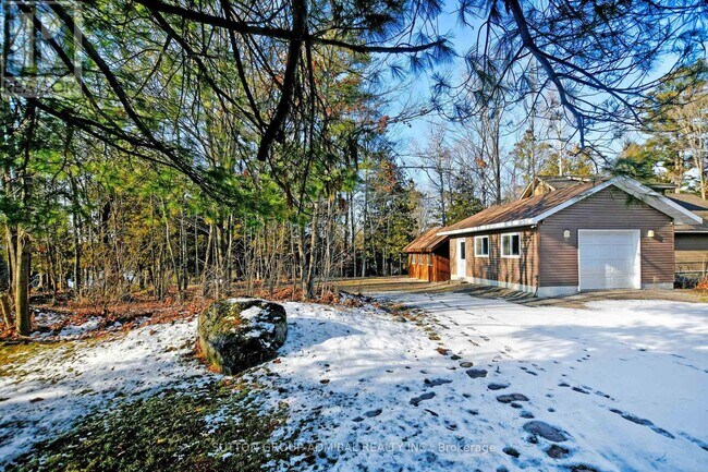 326 Indian Point Rd in Kawartha Lakes, ON - Building Photo - Building Photo