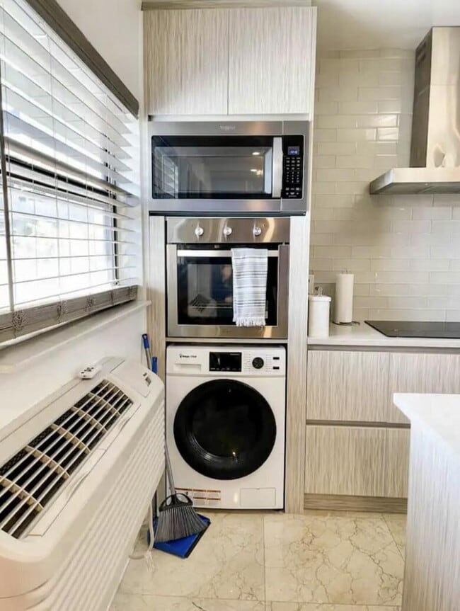 408 SE 12th Ct in Fort Lauderdale, FL - Building Photo - Building Photo