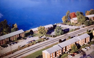 Lakeshore Apartments in Dracut, MA - Building Photo