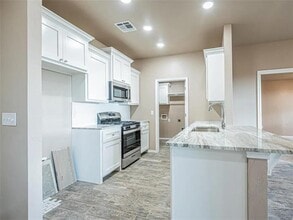 1702 Highland Loop in Guthrie, OK - Building Photo - Building Photo