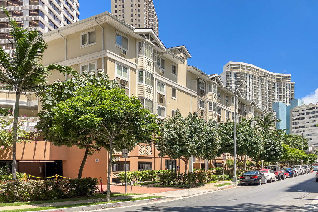 The Cove Waikiki in Honolulu, HI - Building Photo