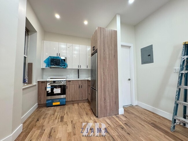 735 Rogers Ave in Brooklyn, NY - Building Photo - Building Photo