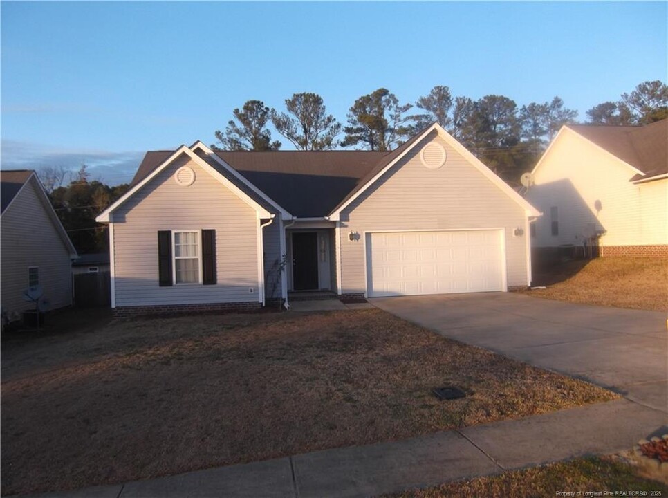 2040 Ivey Commons Rd in Fayetteville, NC - Building Photo