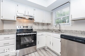 704 Berkshire Dr in Old Hickory, TN - Foto de edificio - Building Photo