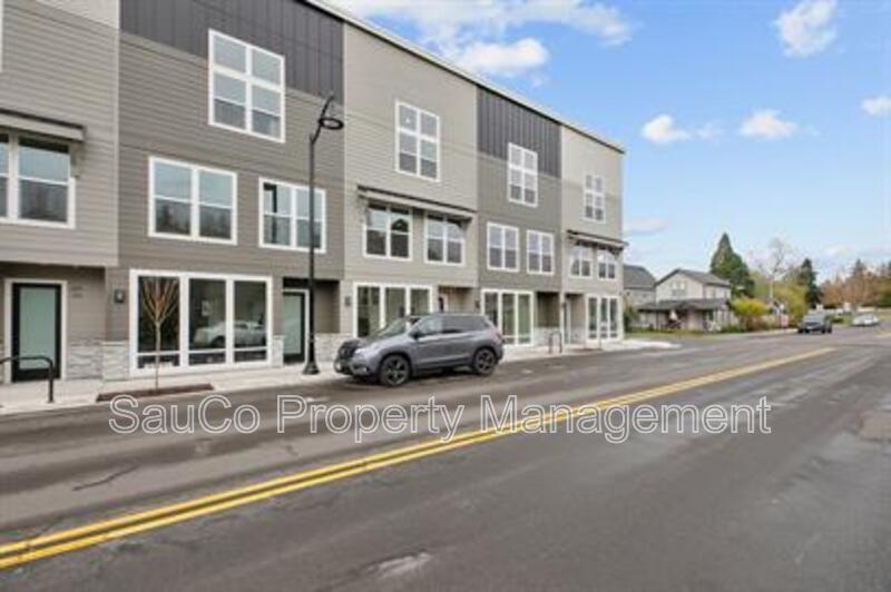 22415 SW Pine St in Sherwood, OR - Building Photo