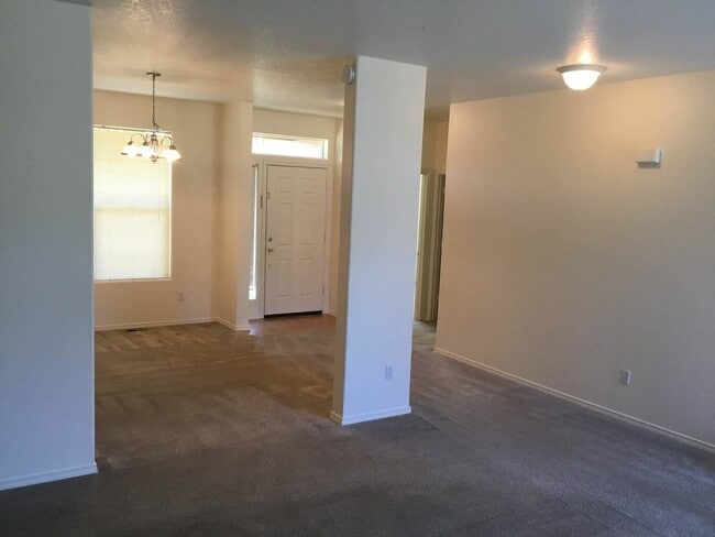 1080 Heathrow Dr in Eugene, OR - Building Photo - Building Photo