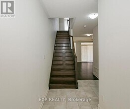 177 Sabina Dr in Oakville, ON - Building Photo - Building Photo