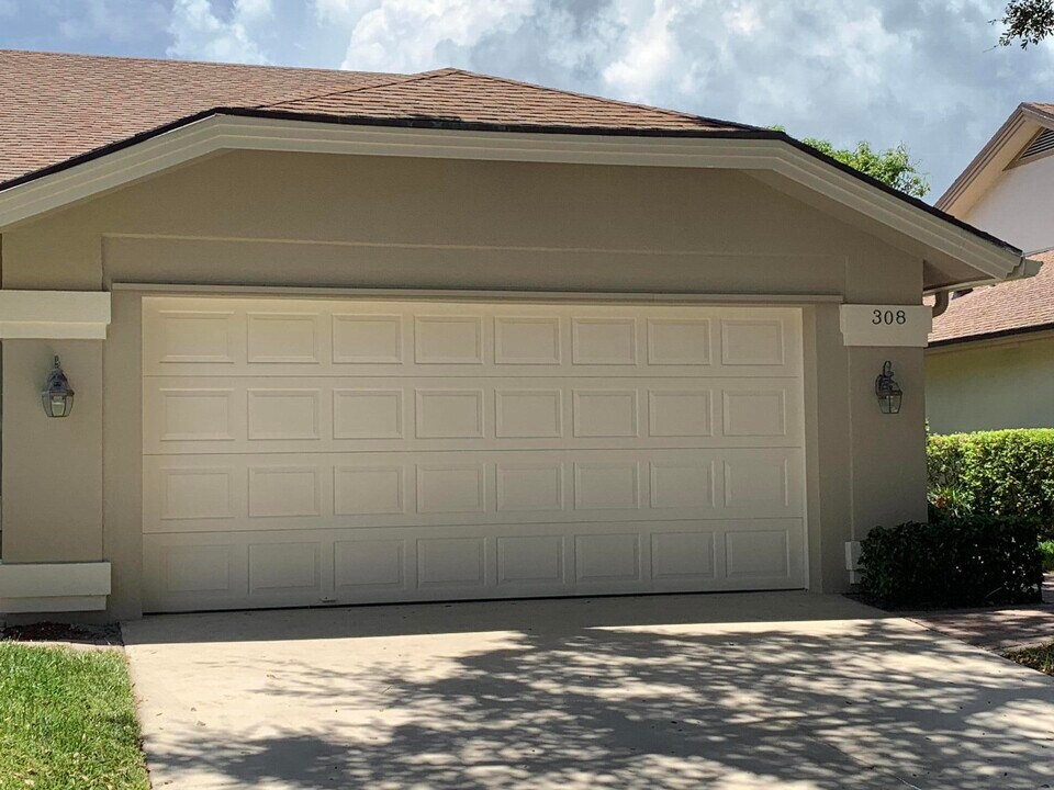 308 Ridge Rd in Jupiter, FL - Building Photo
