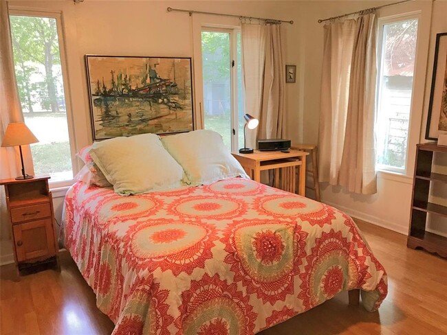 property at 1002 E 44th St