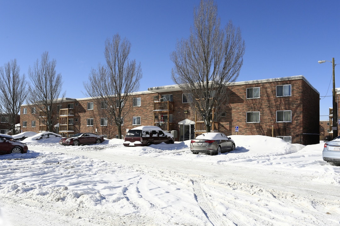 Shaker Park Gardens Apartments in Warrensville Heights, OH - Foto de edificio
