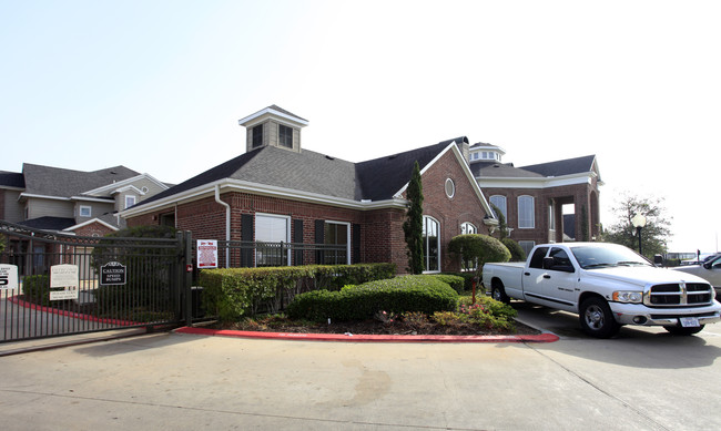 Reading Park Apartments in Rosenberg, TX - Foto de edificio - Building Photo