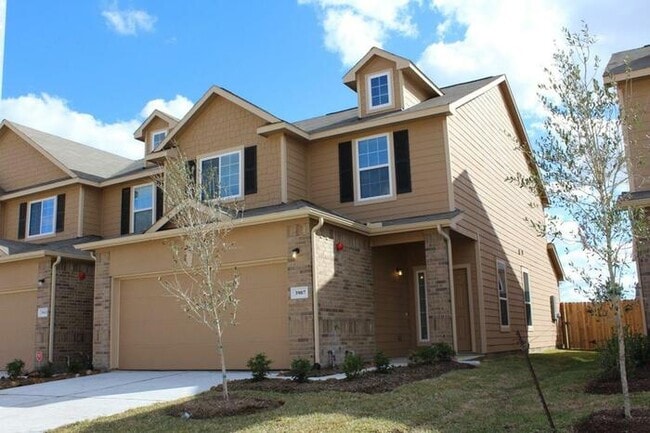 property at 3907 Lexington Grove Ct